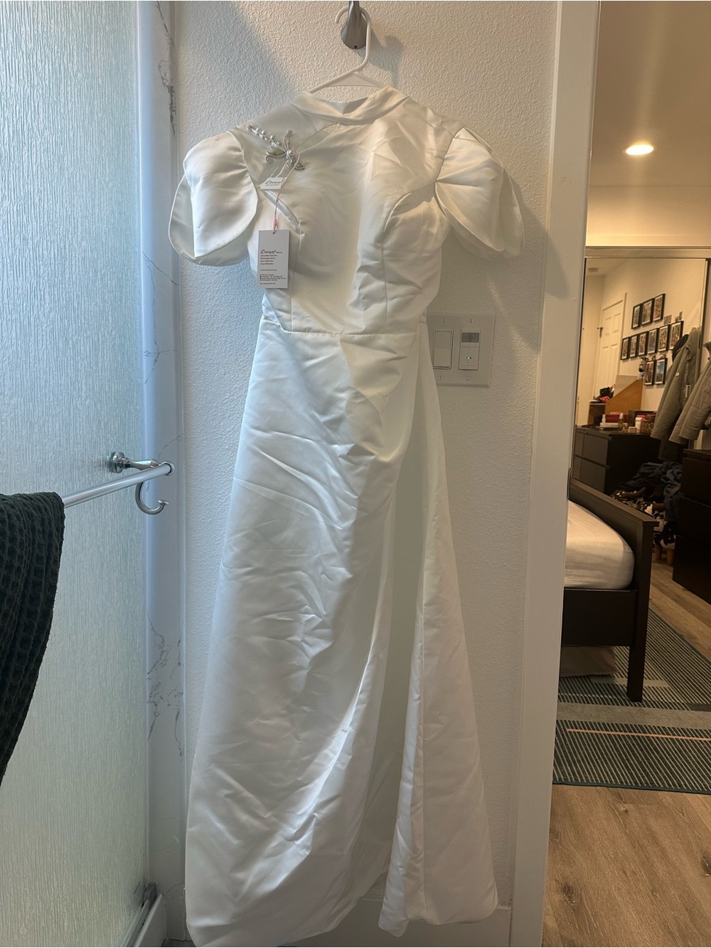 White Satin Tulip Sleeve Bridal Qipao/Cheongsam Gown